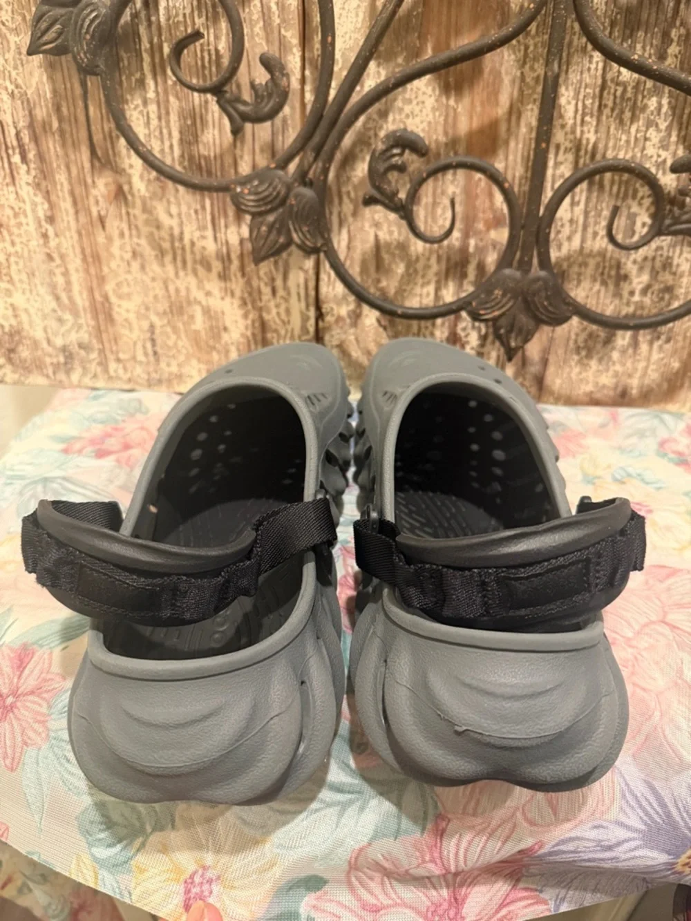 Crocs Clogs Unisex Mens 8women Size 10  Echo Sandals